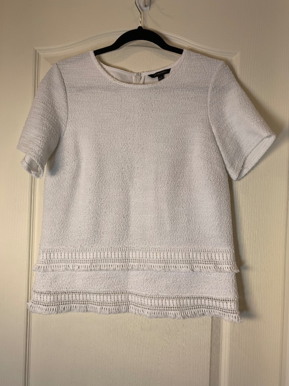 Banana Republic White Bouclé Textured Top Crochet Trim Back Zip Short Sleeve S